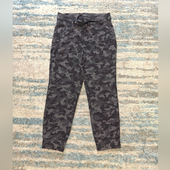 Lululemon Scuba High-Rise Jogger 7/8 Length Heritage 365 Camo Deep Coal Multi - Picture 9 of 11